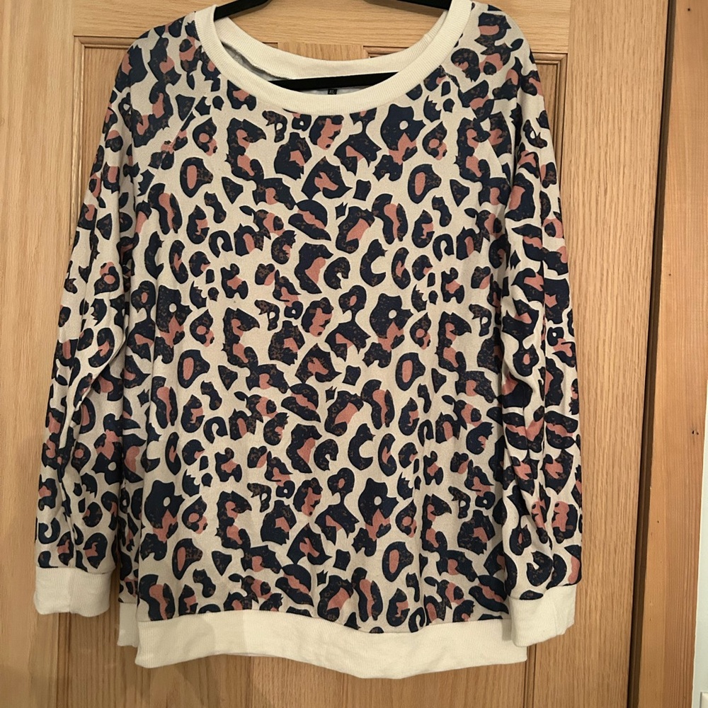 Chic Leopard Print Women's Sweatshirt